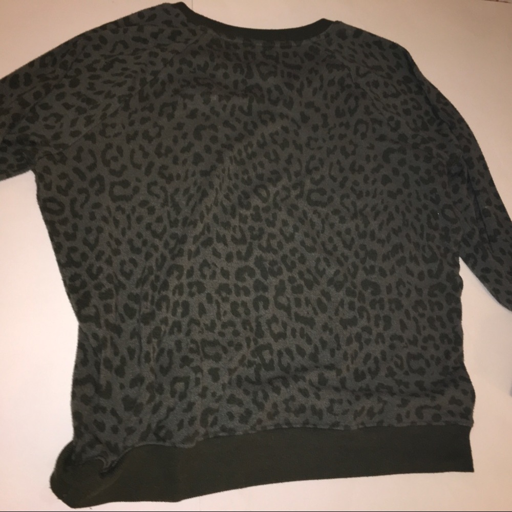 Lucky Leopard Top - Picture 6 of 9